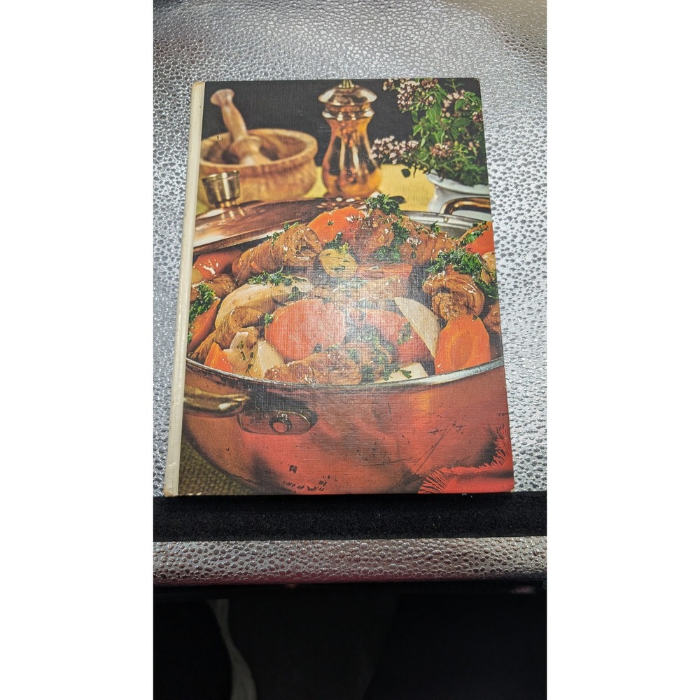 Vintage The Casseroles Cookbook Hardcover Retro Mid Century‎ Recipes Illustrated
